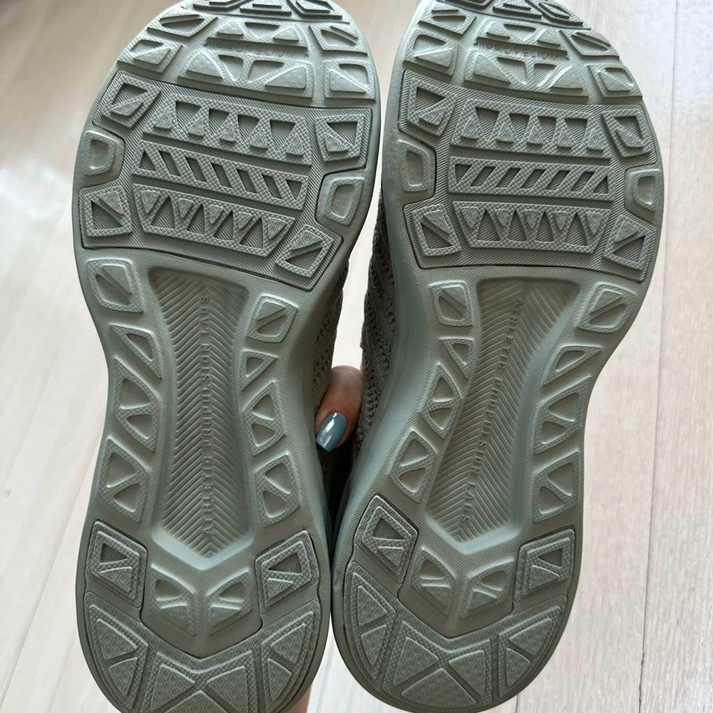 NWOT APL Women's TechLoom Wave Size 7 Sage Green - Picture 8 of 8